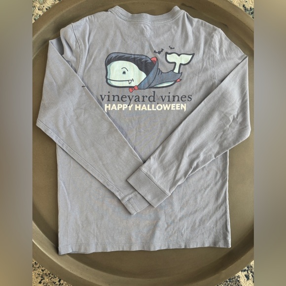 Vineyard Vines Halloween Shirt
L Blue Pocket Tee
Pullover Whale Vampire - Picture 3 of 8
